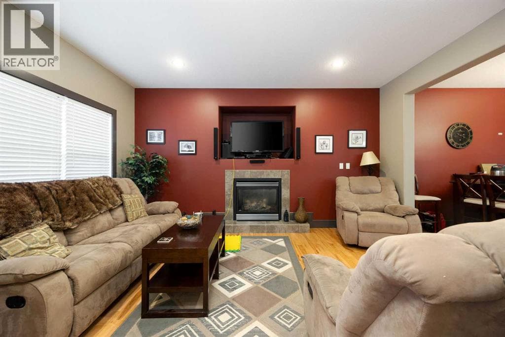 144 Falcon Drive — photo 2