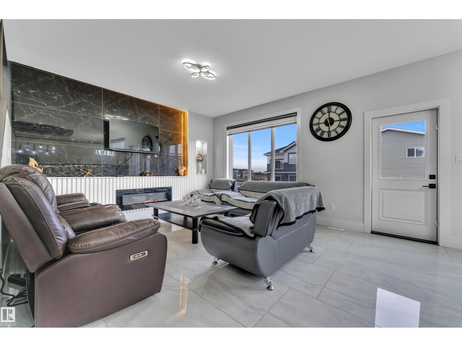 5936 18 ST NE photo 11