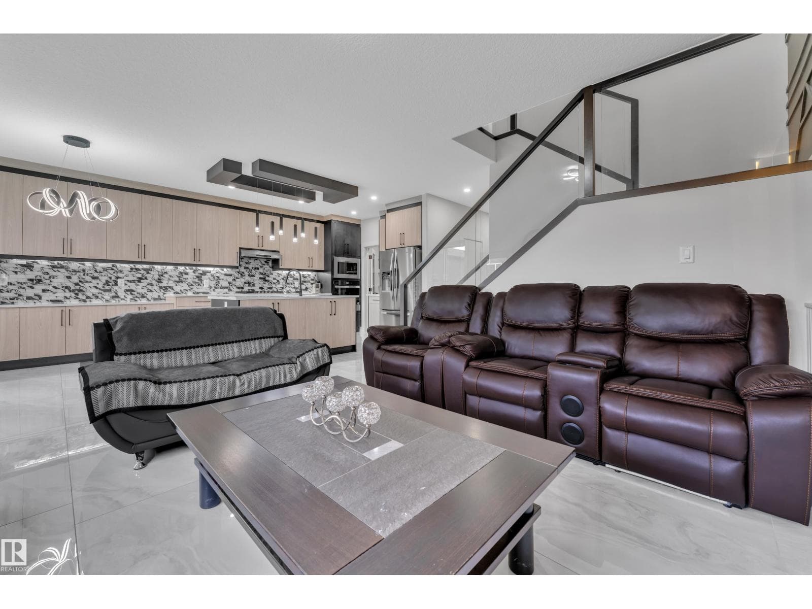 5936 18 ST NE photo 12