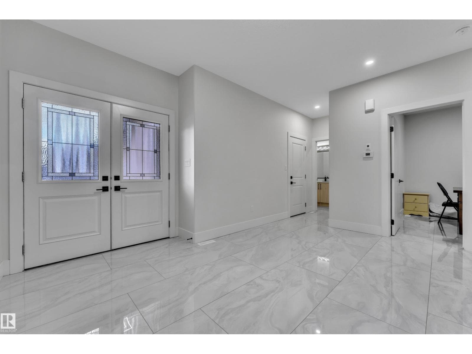 5936 18 ST NE photo 6