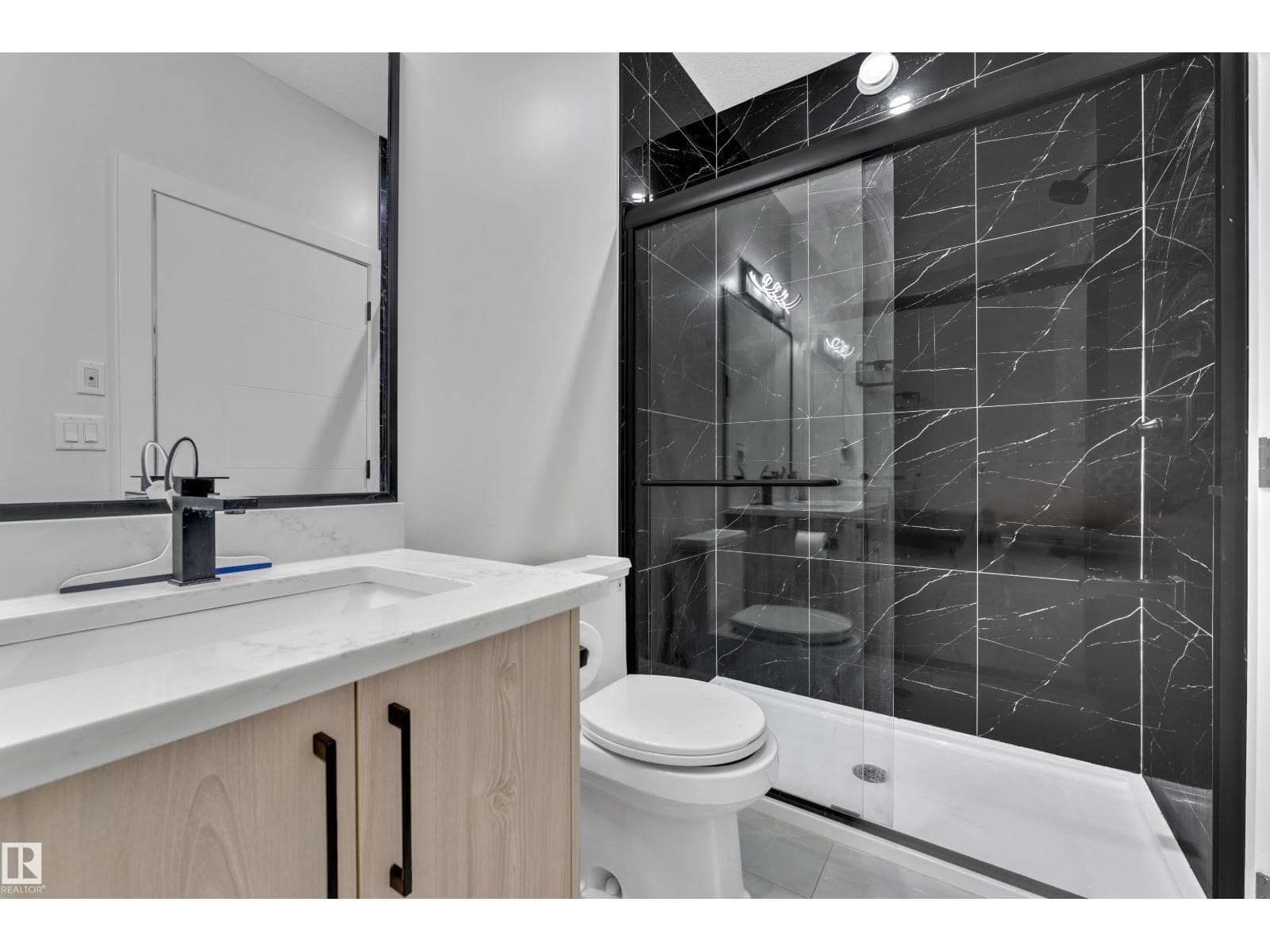 5936 18 ST NE photo 7