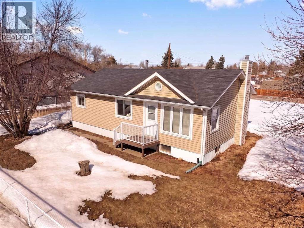 3 bed 3 bath single family at 10202 101 Avenue — $320,000