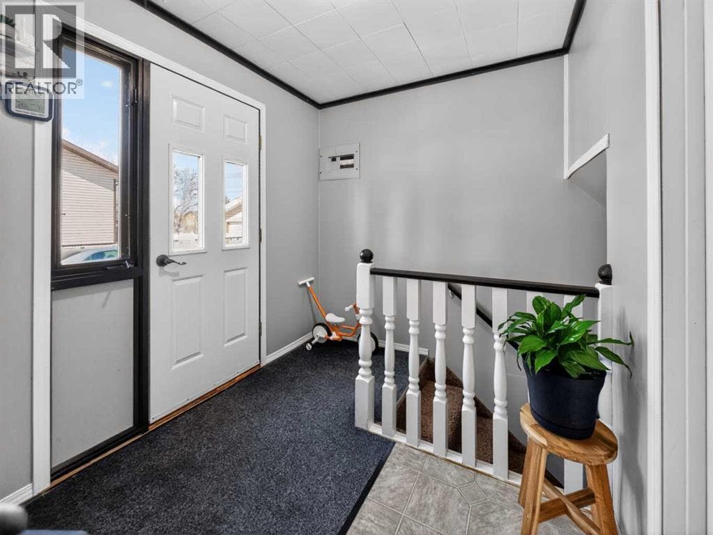 10202 101 Avenue photo 3