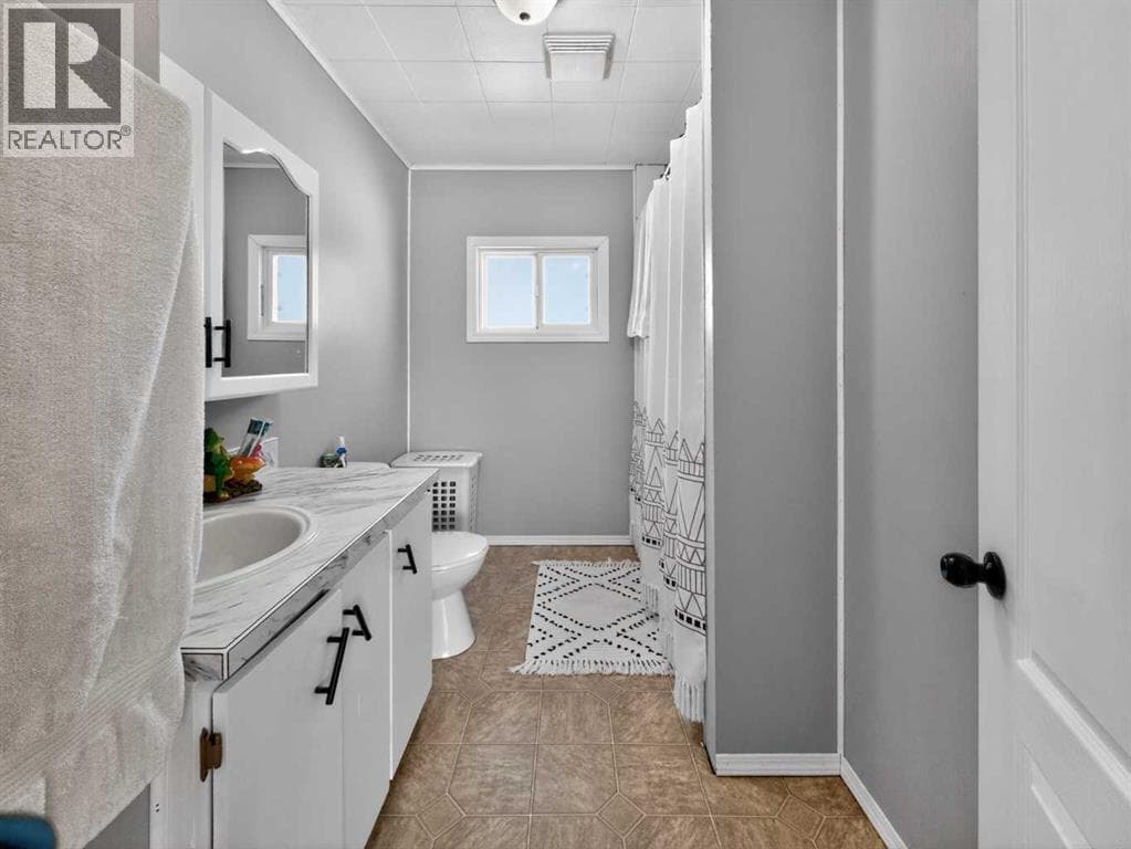 10202 101 Avenue photo 10