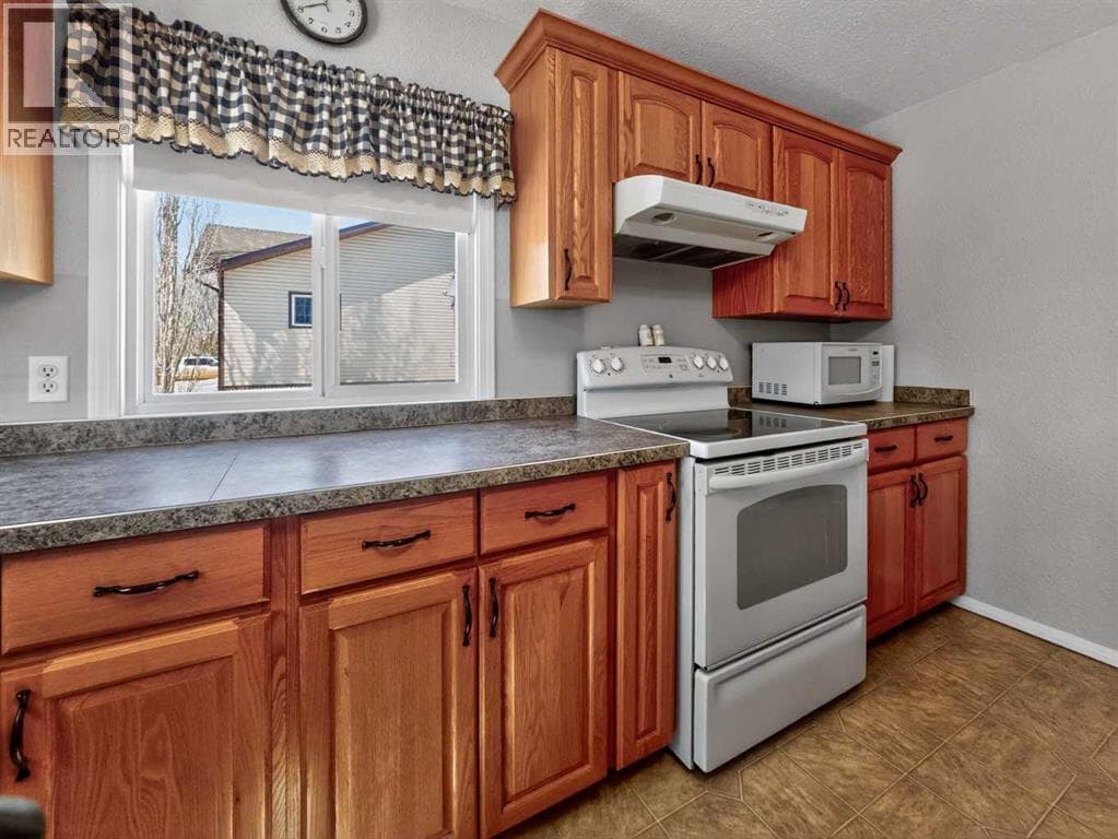 10202 101 Avenue photo 7