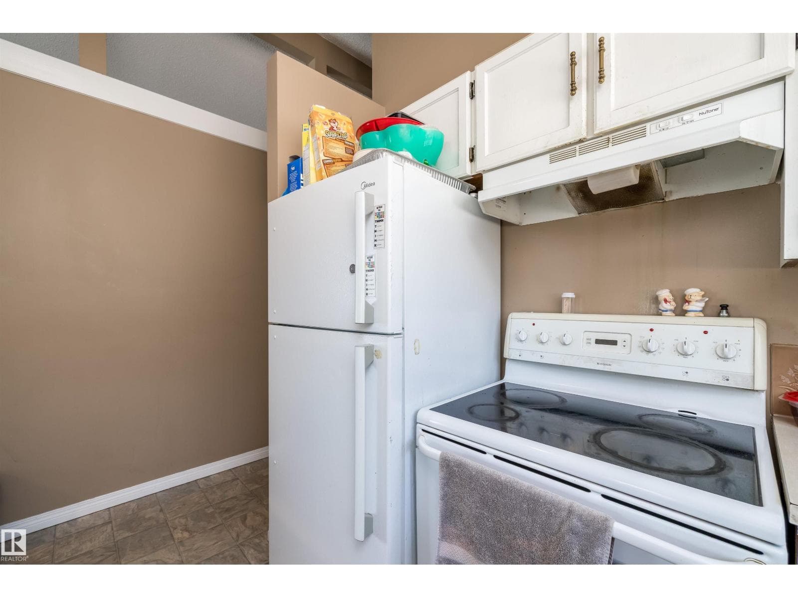 3620 42A AV NW photo 12