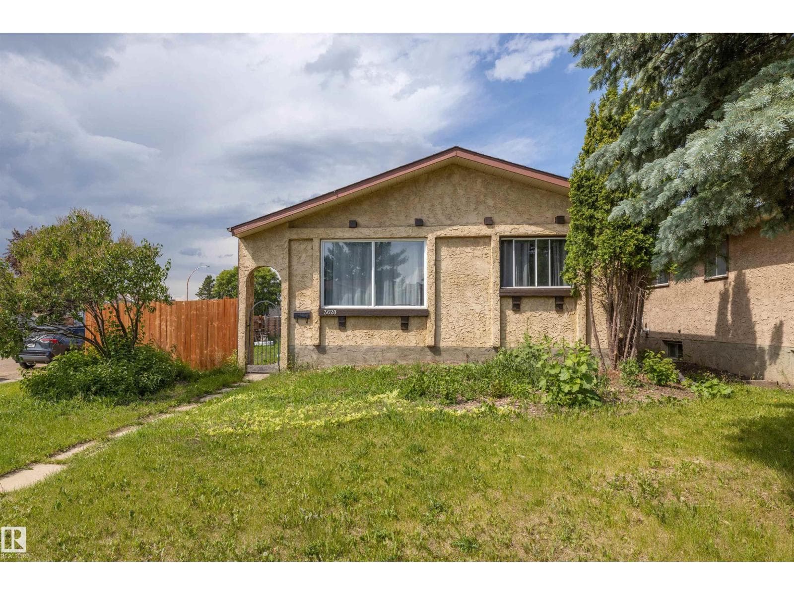 3620 42A AV NW photo 2