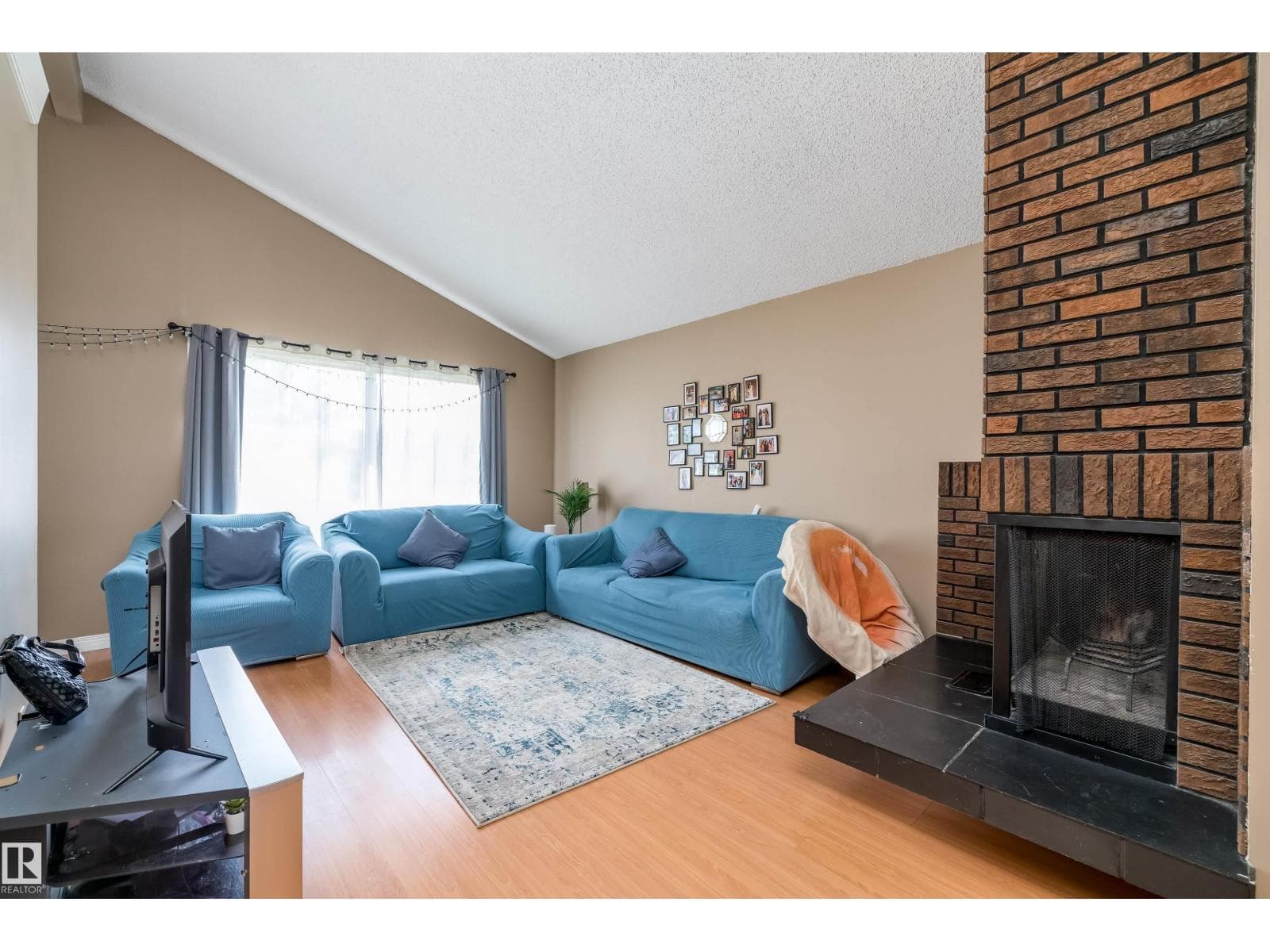 3620 42A AV NW photo 4