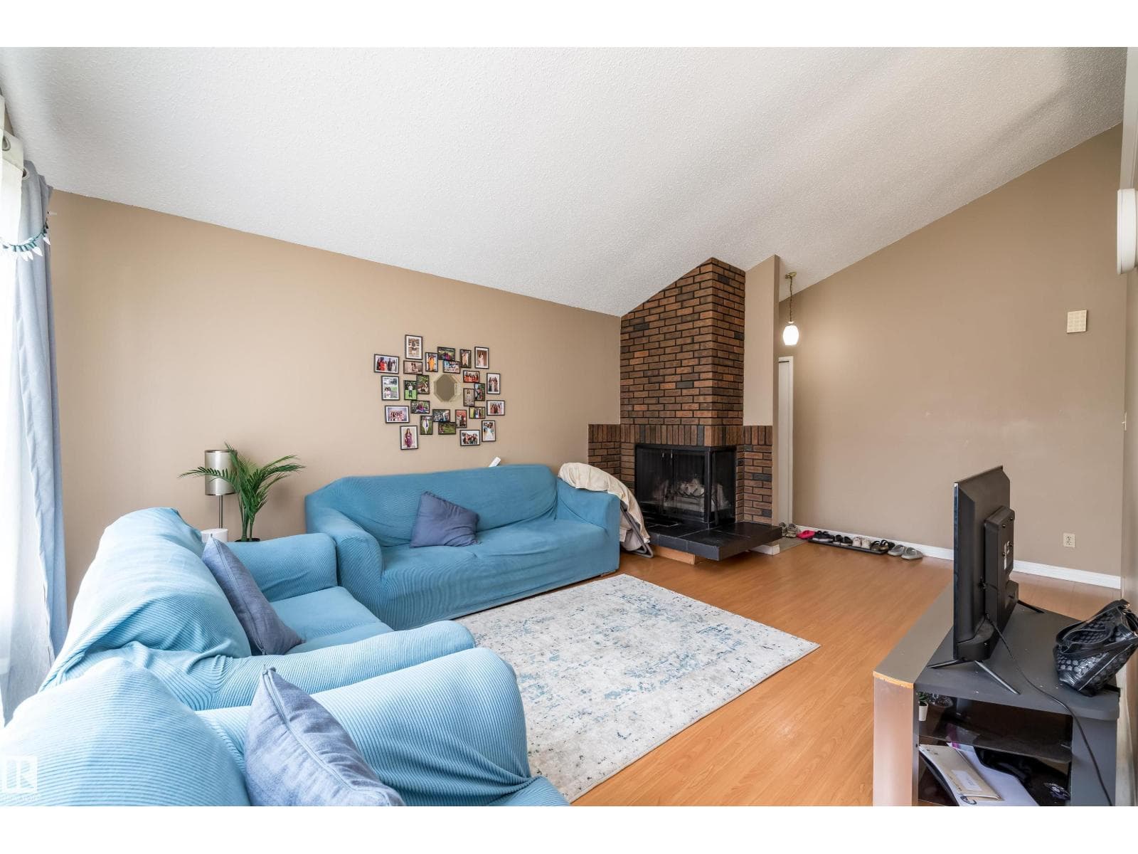 3620 42A AV NW photo 5