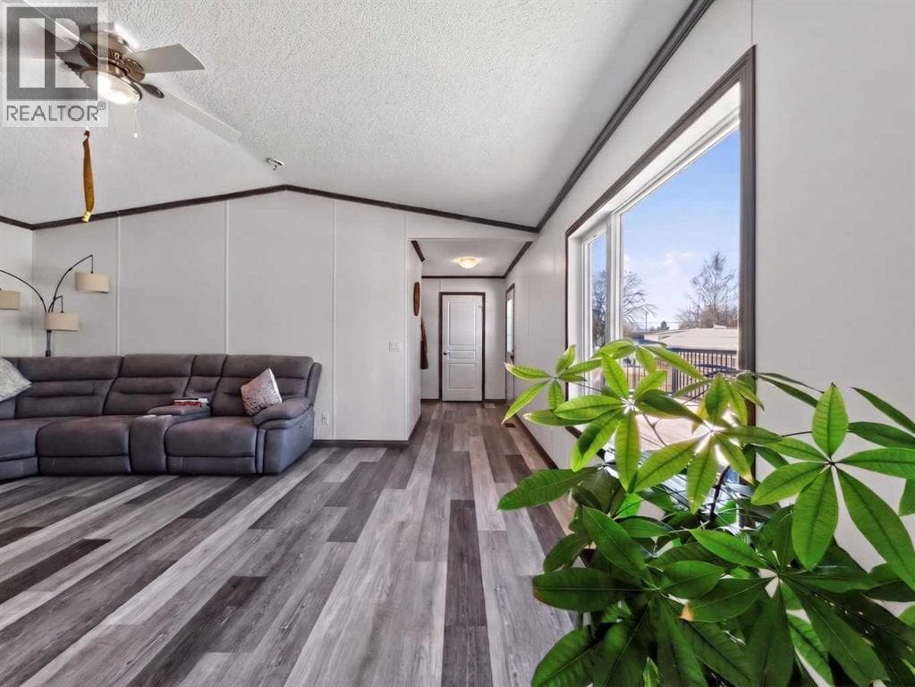 10614 103 Avenue photo 10