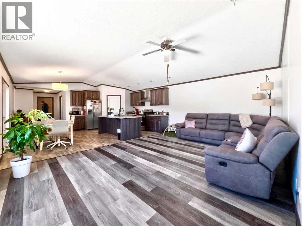 10614 103 Avenue photo 4