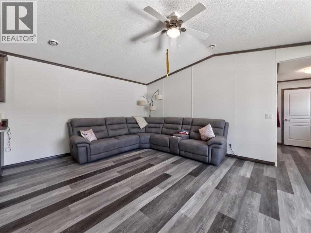 10614 103 Avenue photo 9