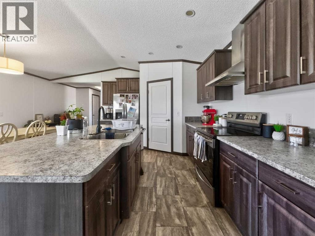 10614 103 Avenue photo 5