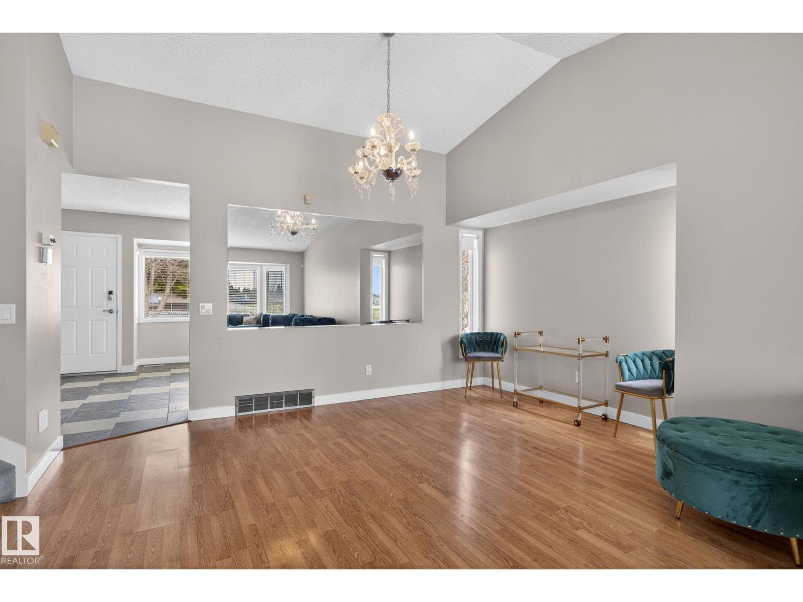 18604 97A AV NW photo 4