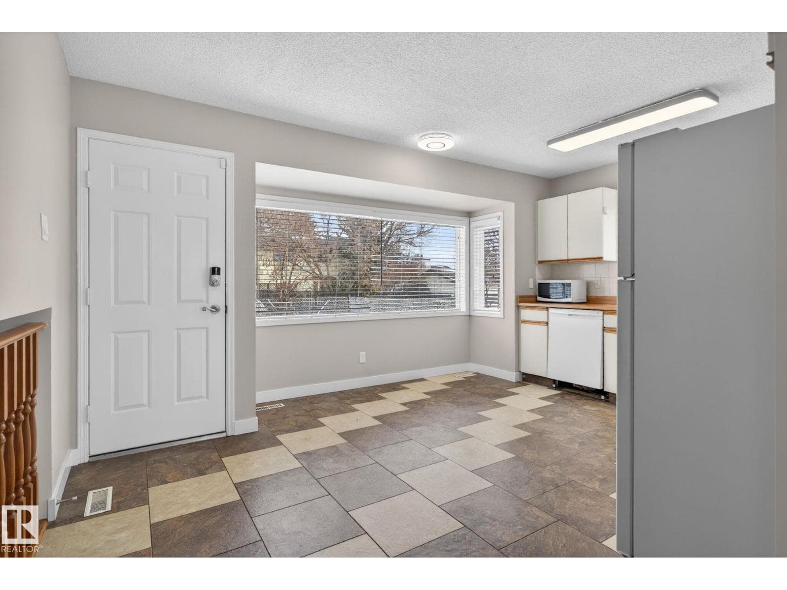 18604 97A AV NW photo 6