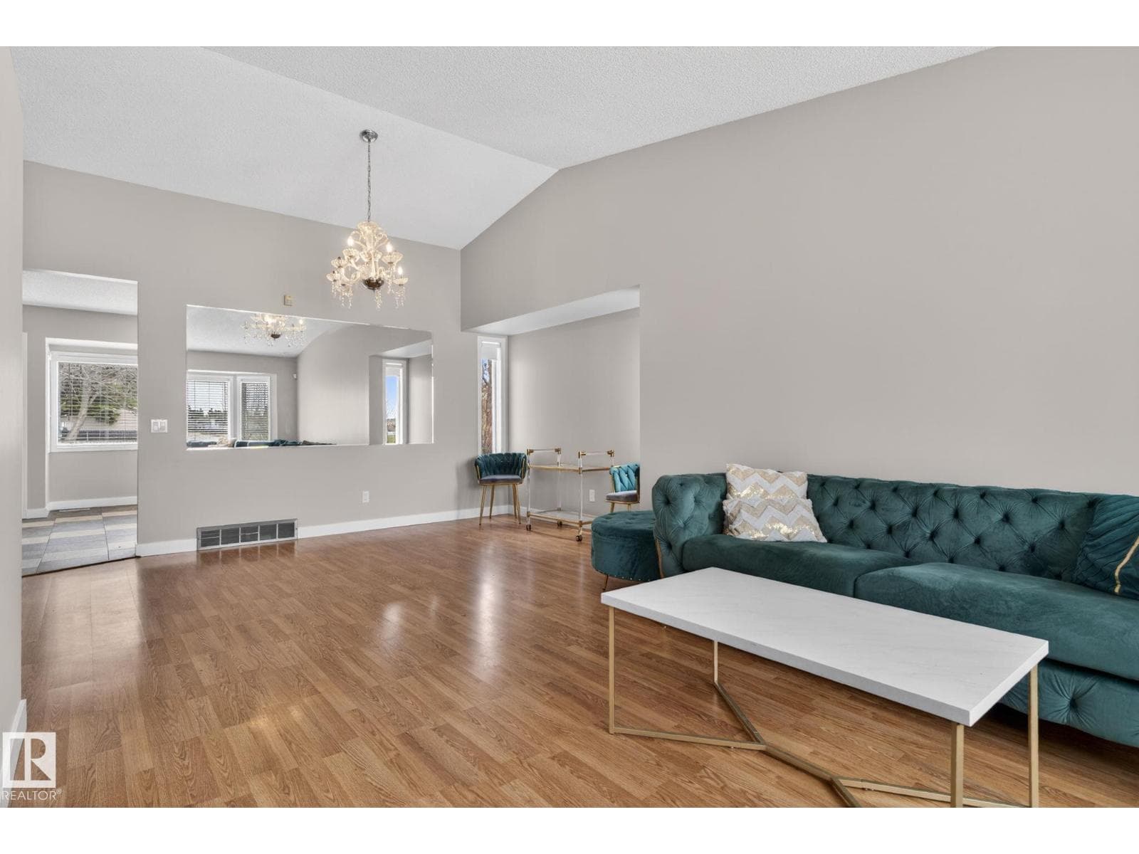 18604 97A AV NW photo 3