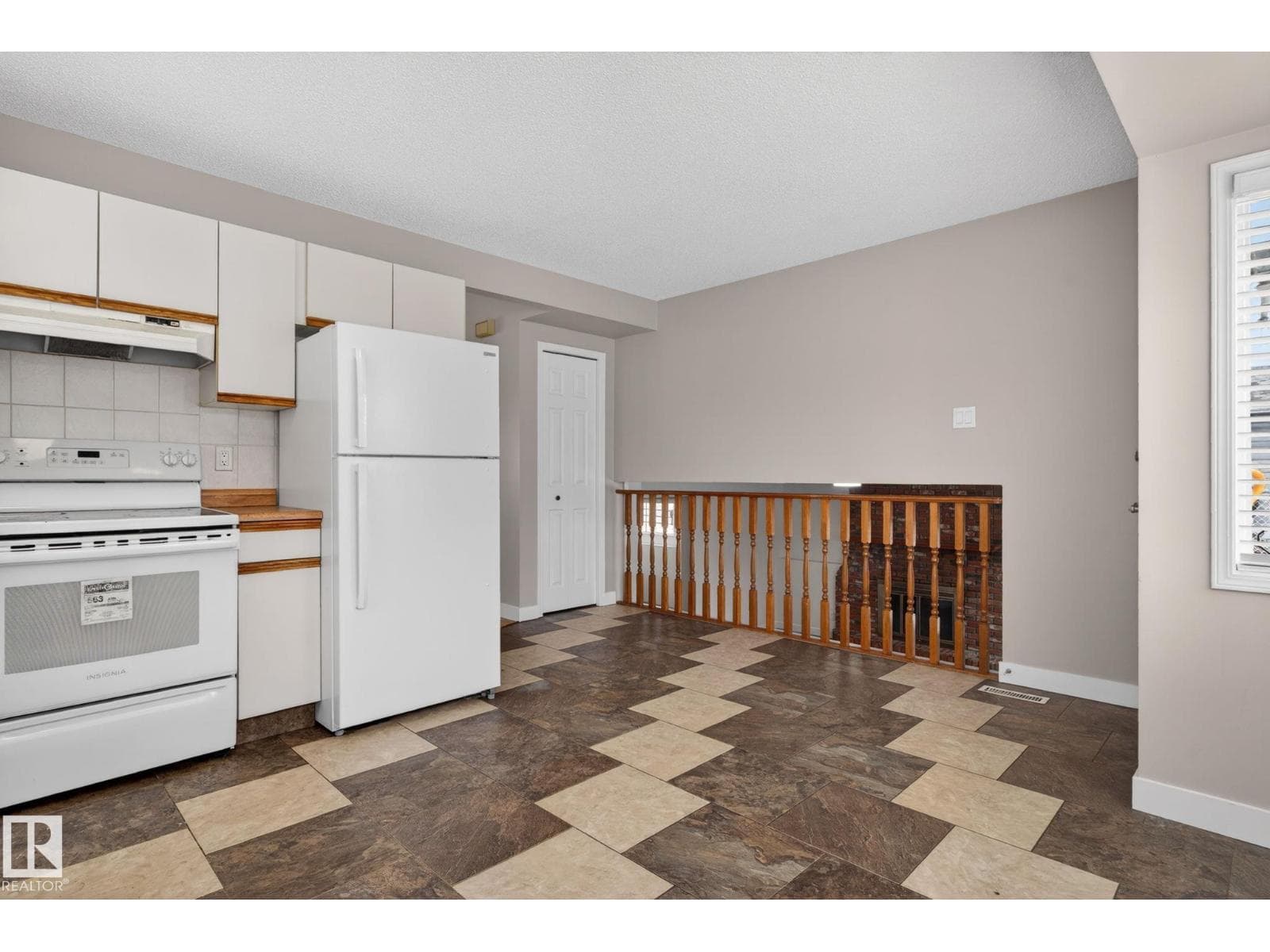 18604 97A AV NW photo 8