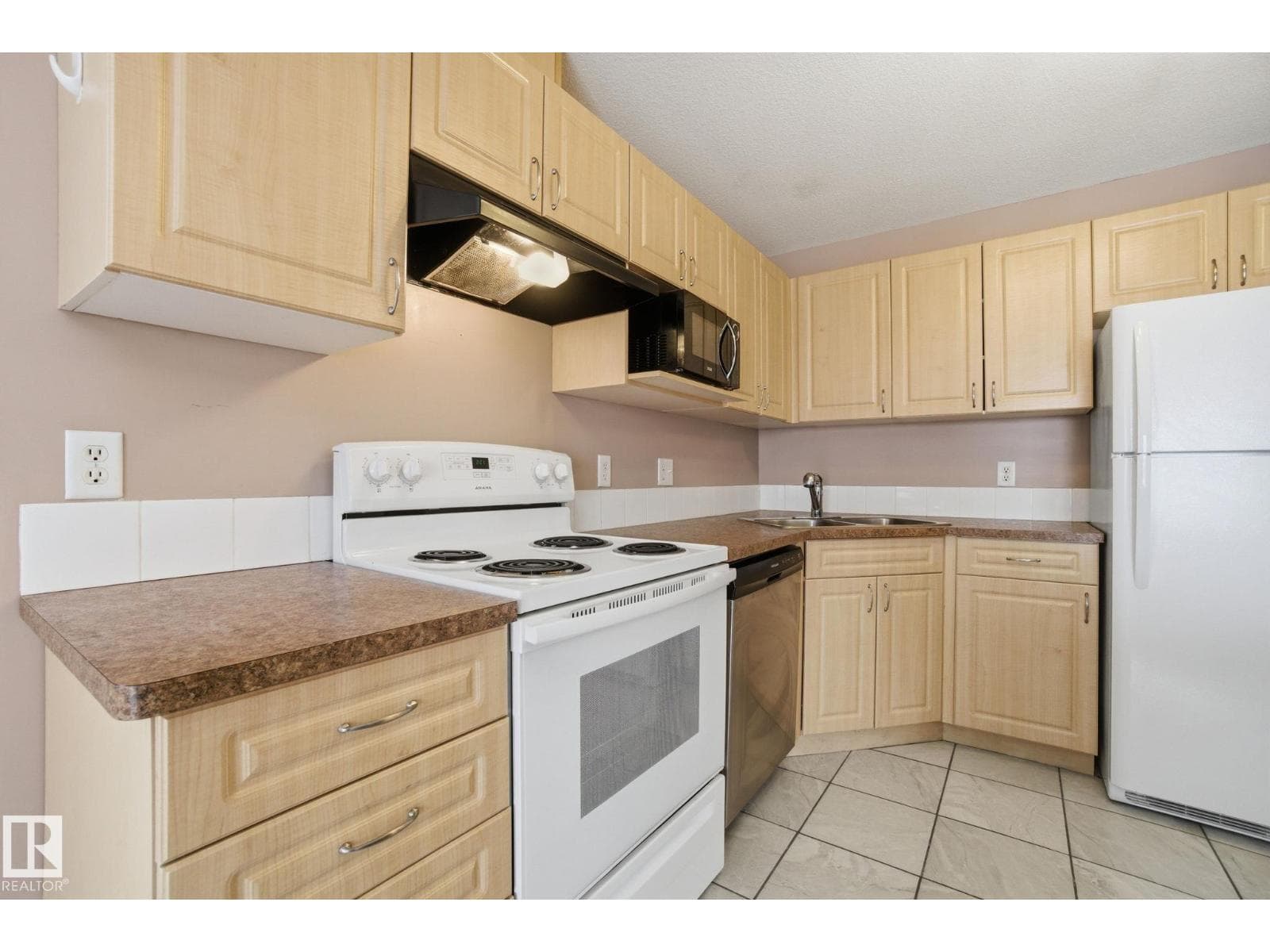 #305 240 SPRUCE RIDGE RD photo 9