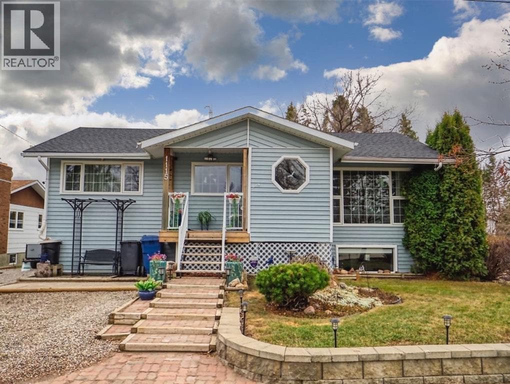 1115 3 Street NE photo 2