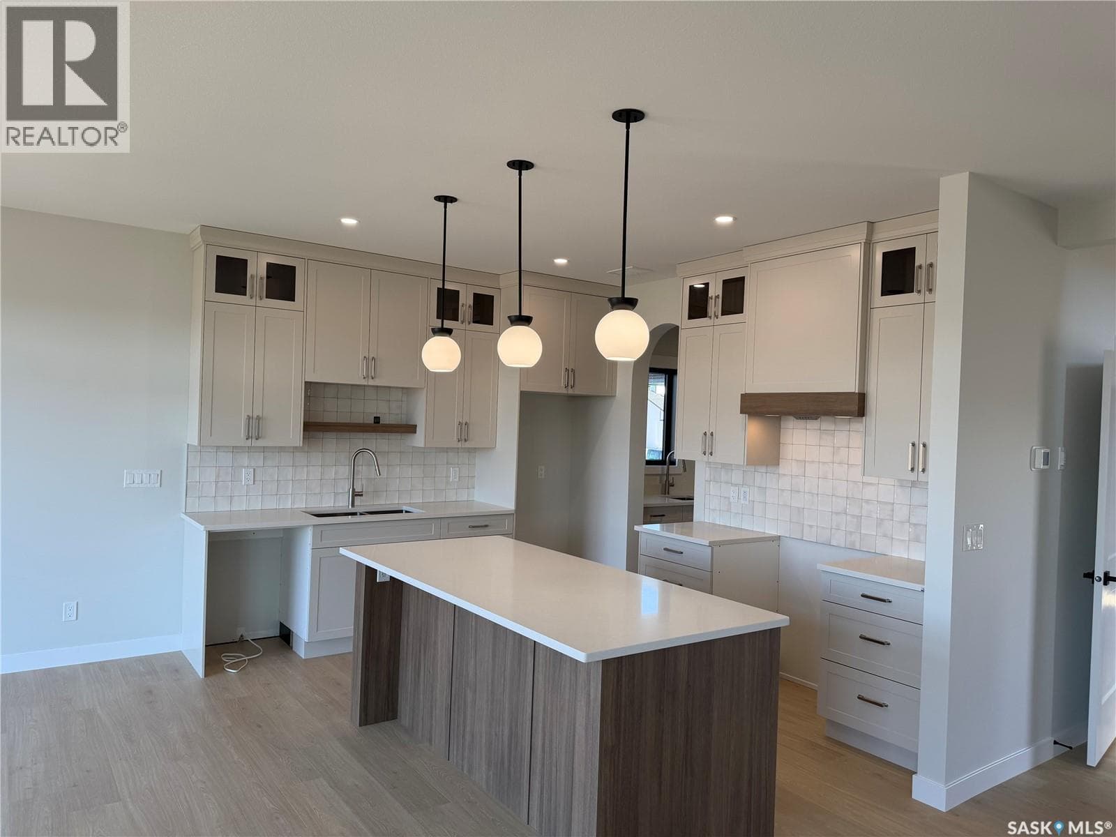 310 Traeger MANOR — photo 2