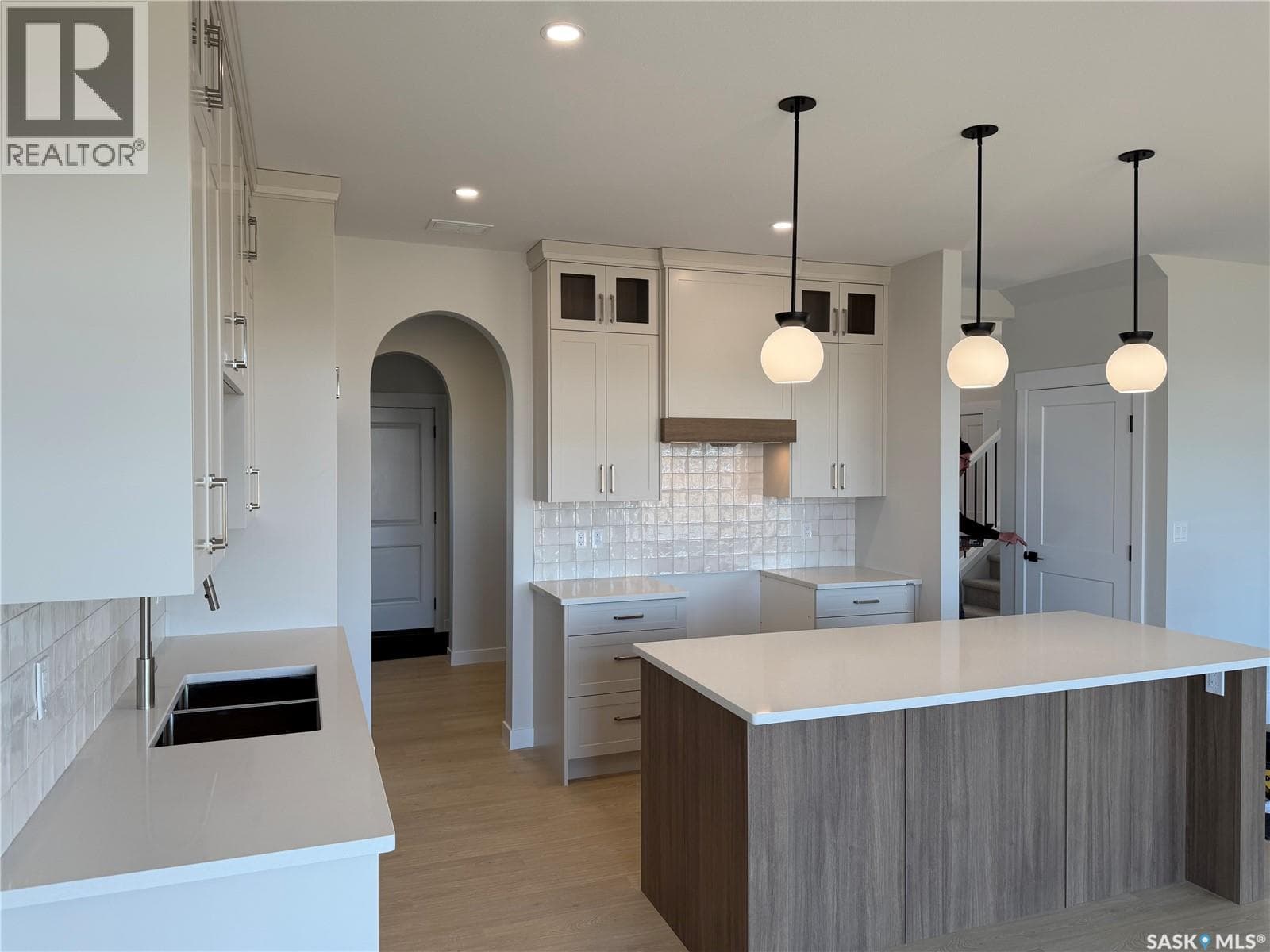 310 Traeger MANOR — photo 3