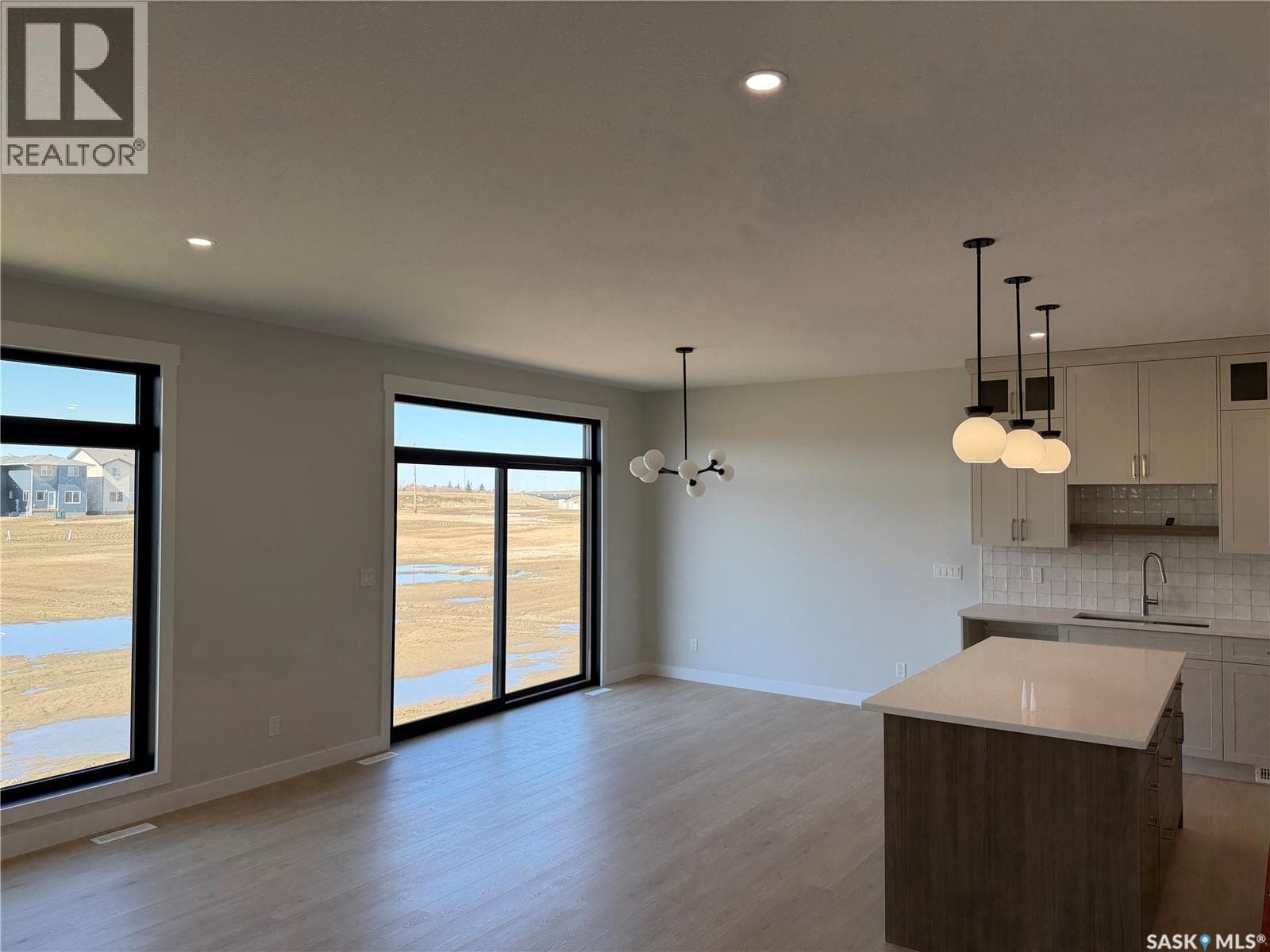 310 Traeger MANOR — photo 4