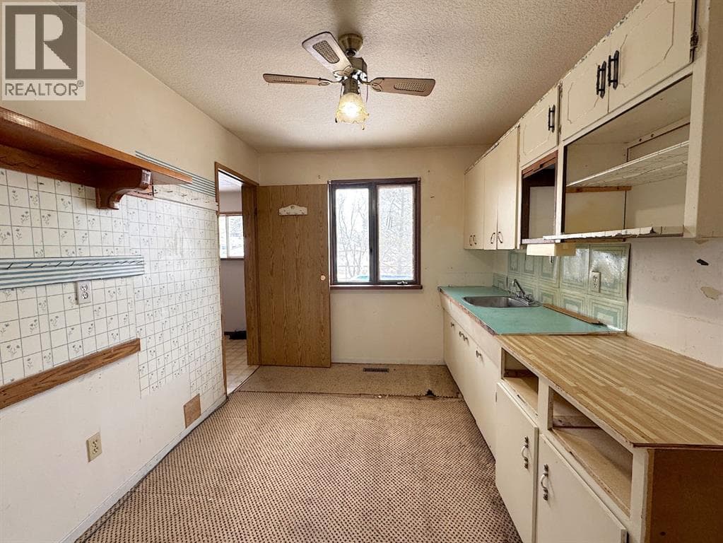 167 1 Street S photo 11