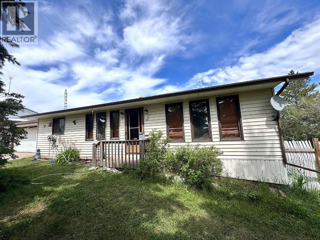 4 bed 3 bath single family at 167 1 Street S — $199,999