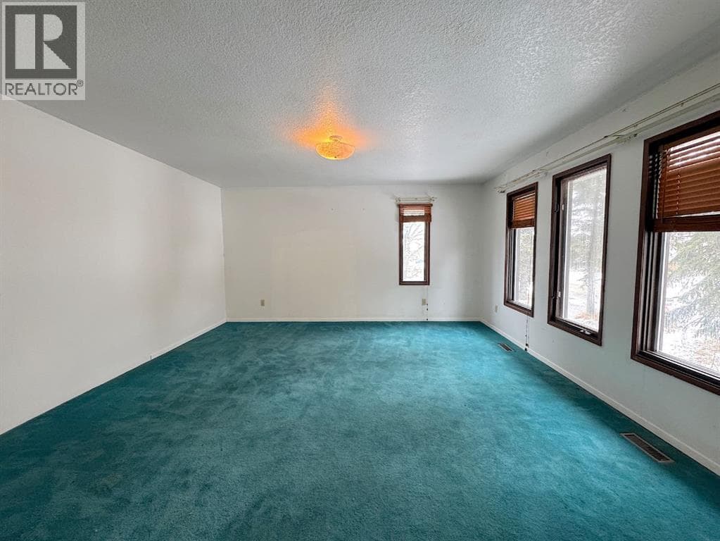 167 1 Street S photo 4
