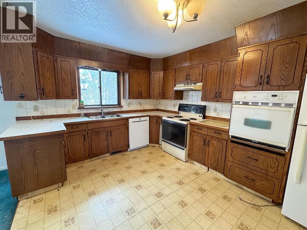 167 1 Street S photo 8