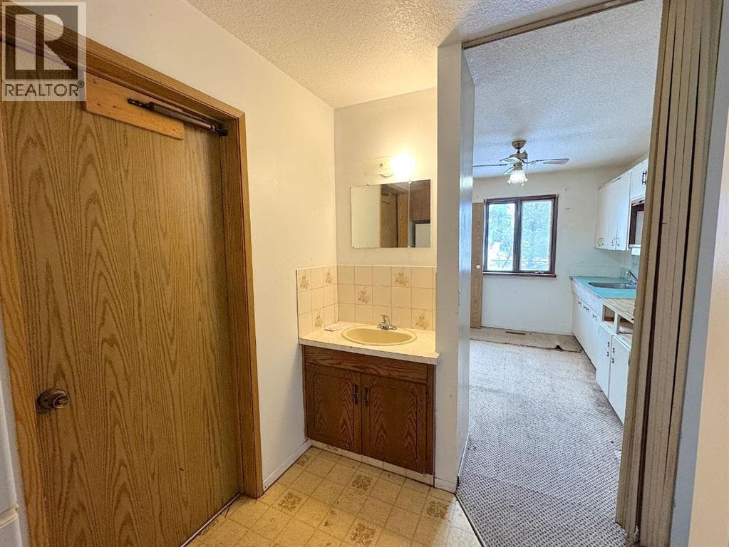 167 1 Street S photo 10