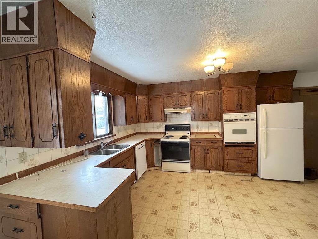 167 1 Street S photo 7
