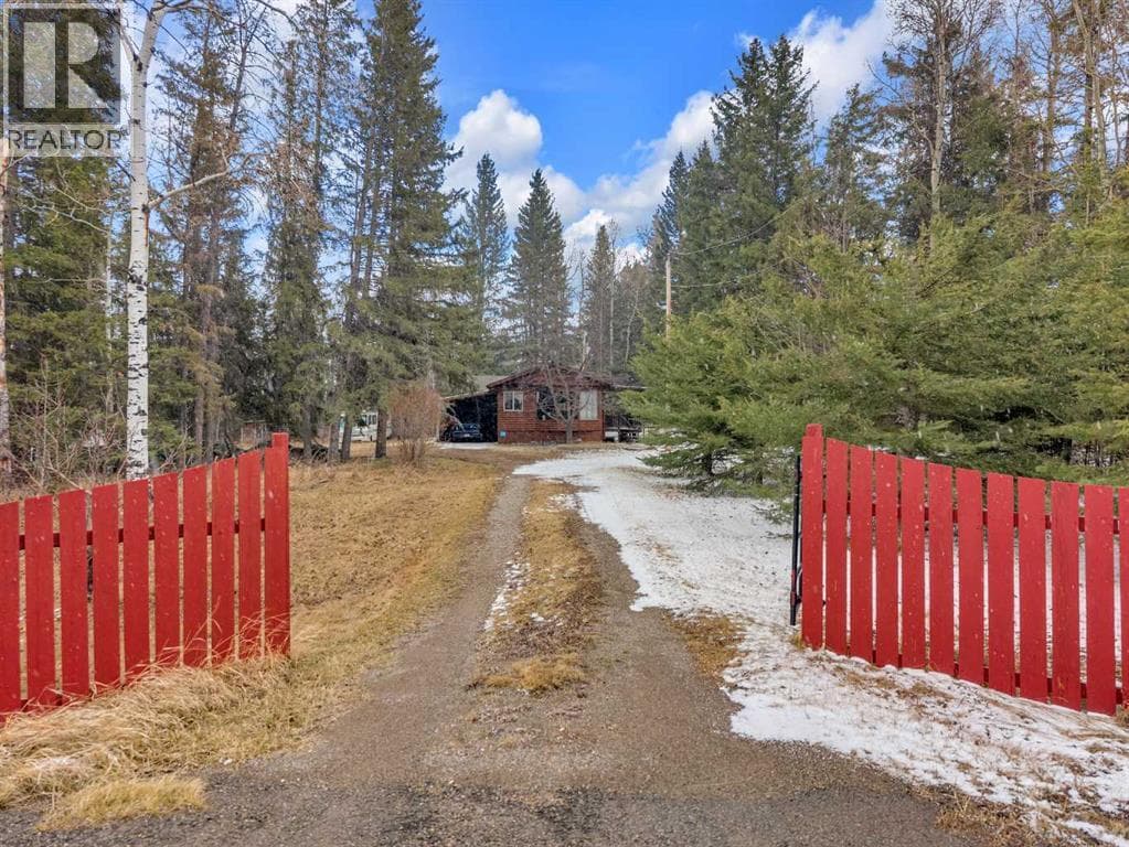 354047 Highway 22 photo 2