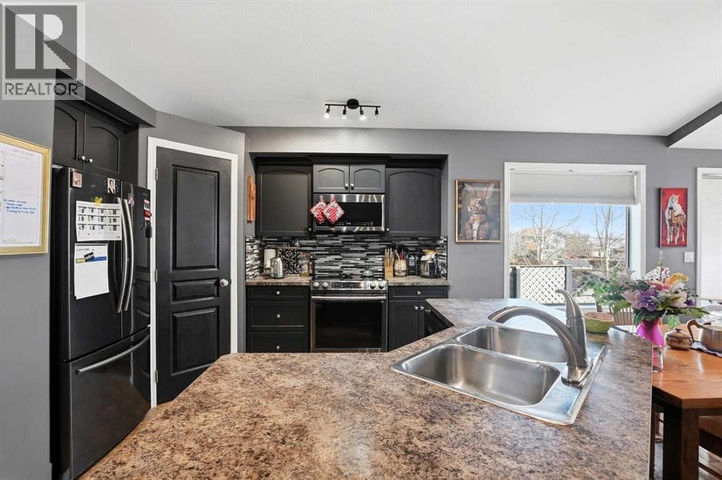 6827 59 St Close photo 4