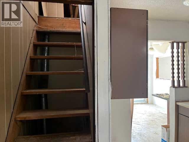 5402 50 Street photo 6
