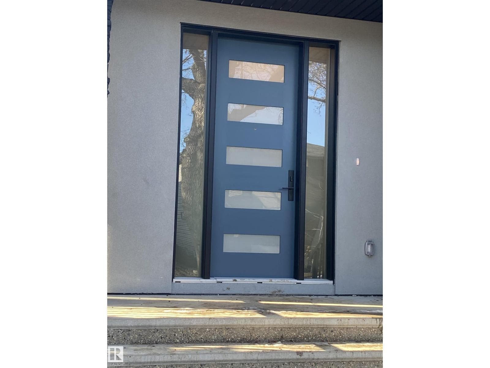 9515 75 AV NW photo 2