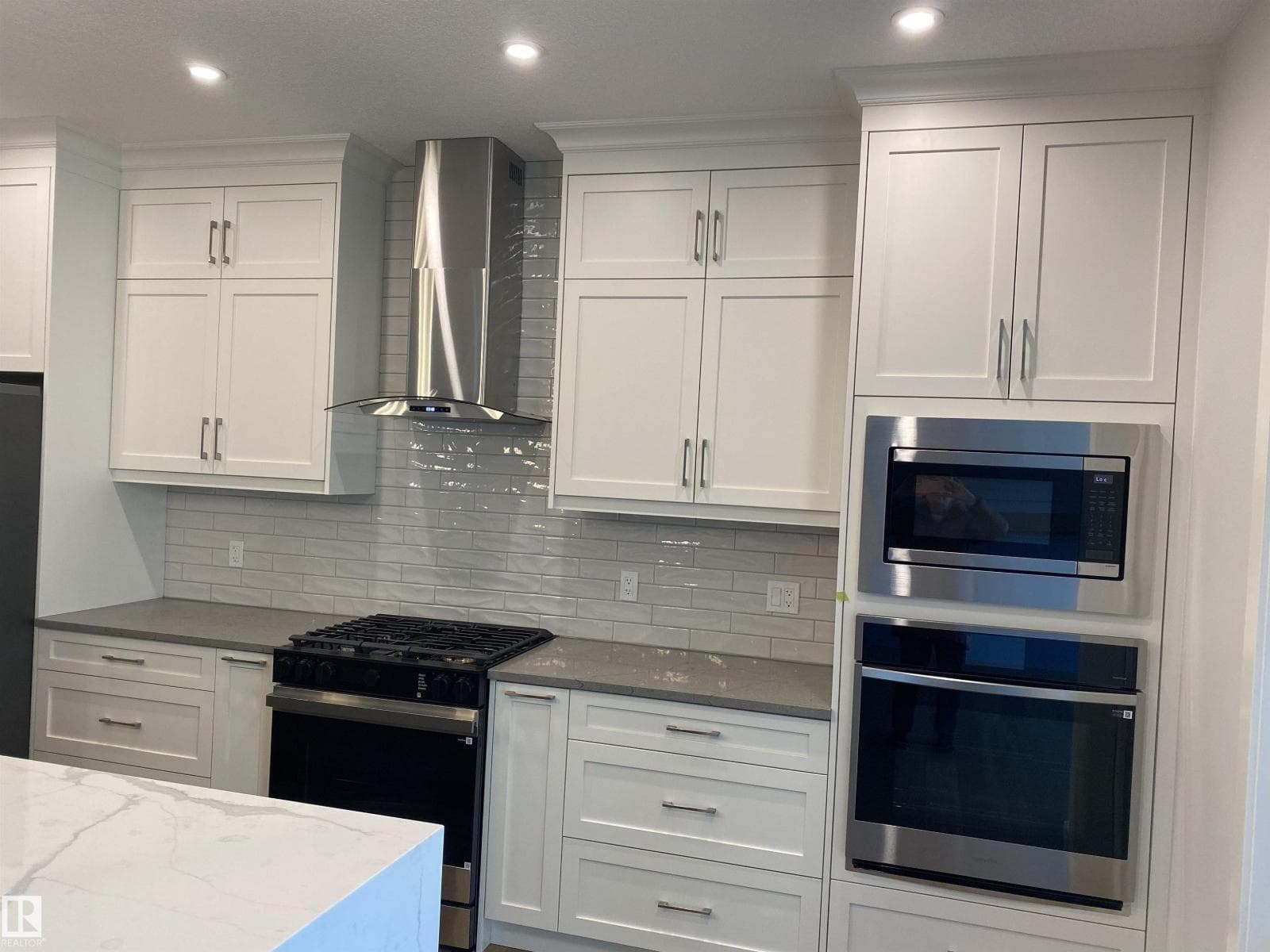 9515 75 AV NW photo 7