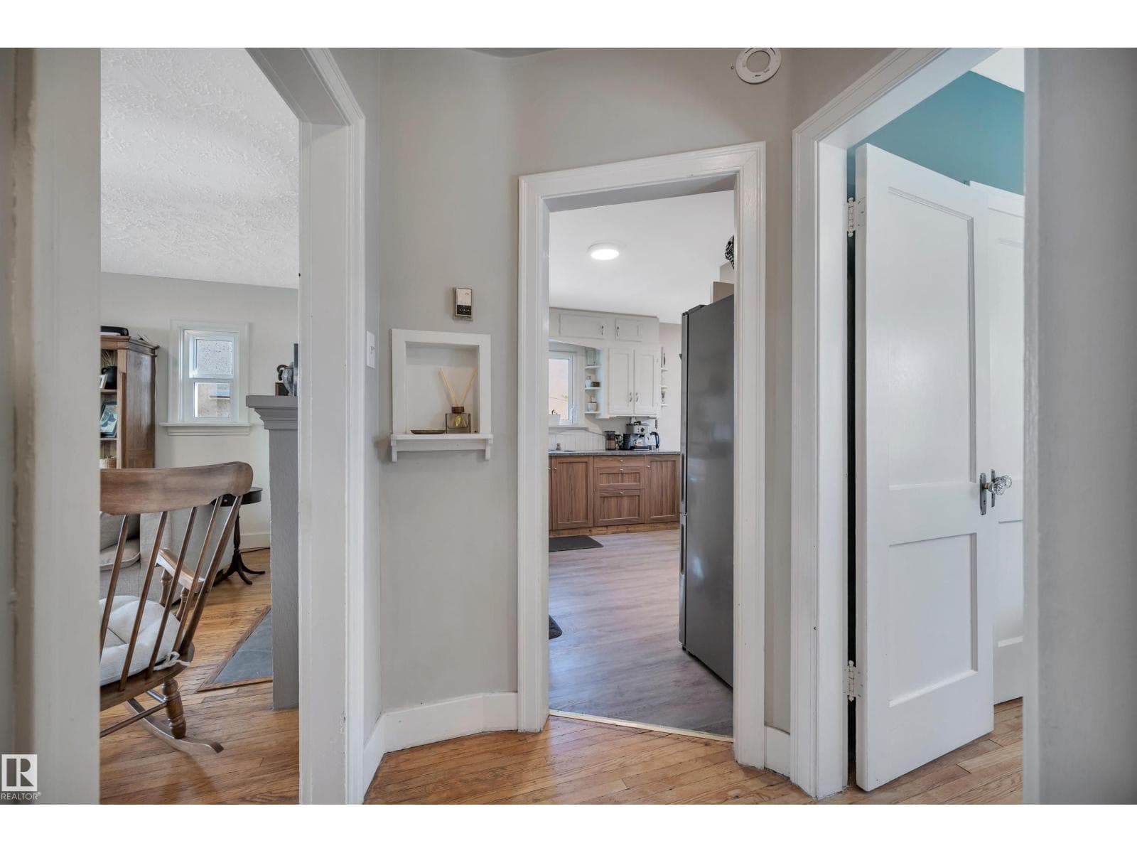 11109 81 AV NW photo 7