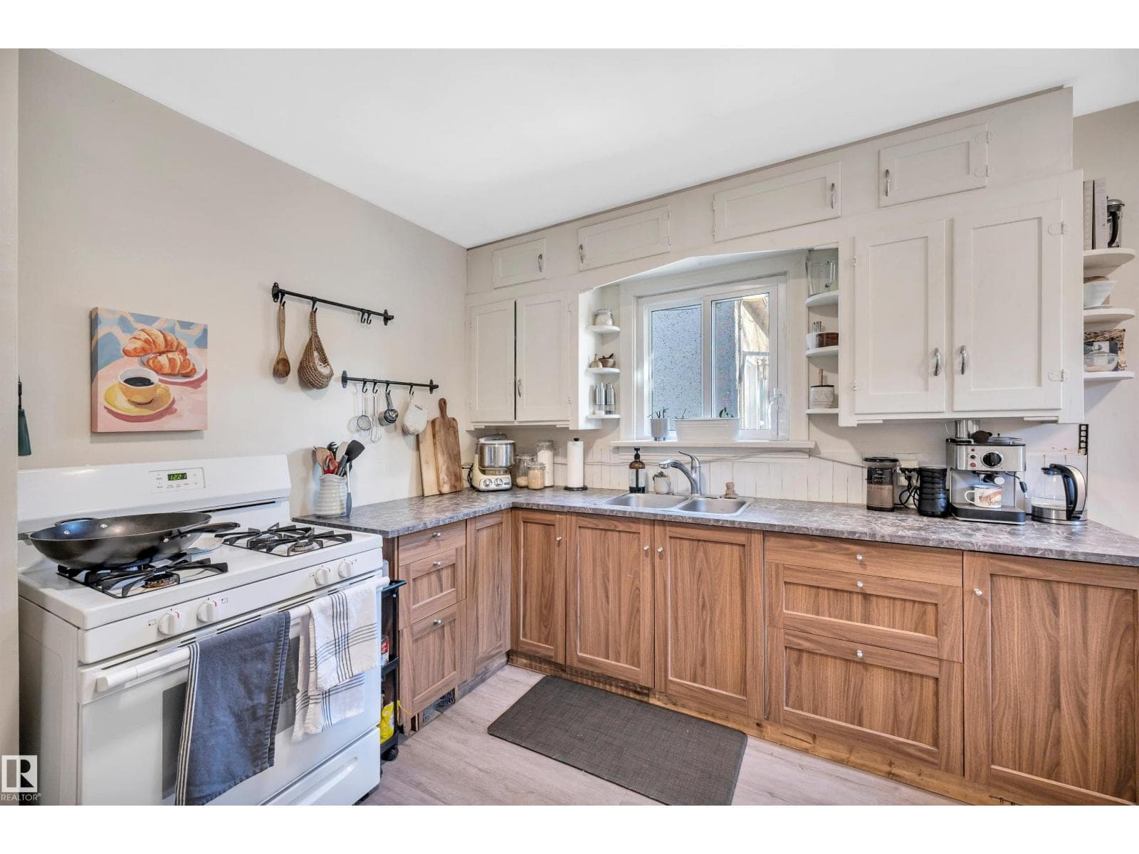 11109 81 AV NW photo 9