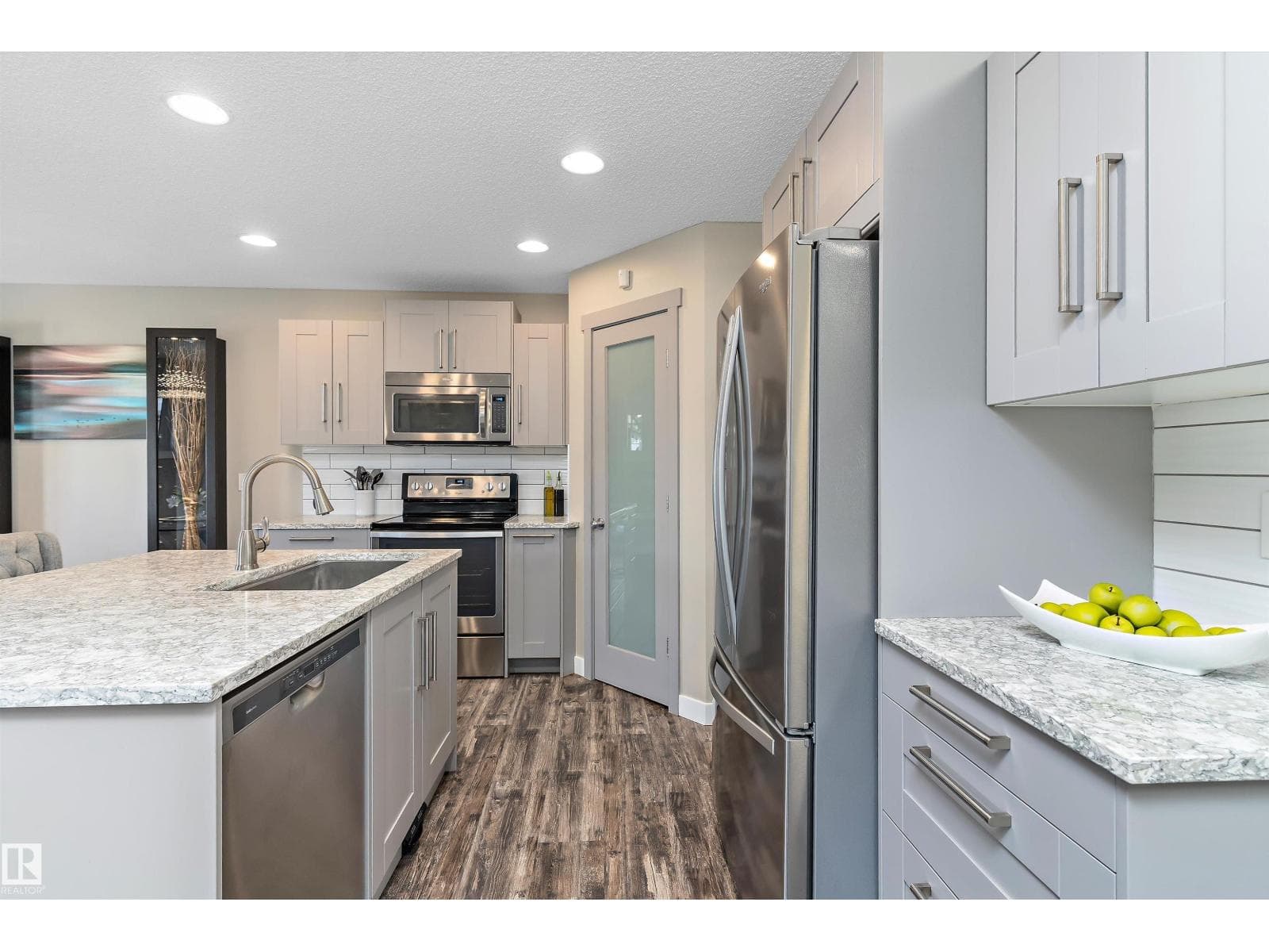 16532 140 ST NW photo 8