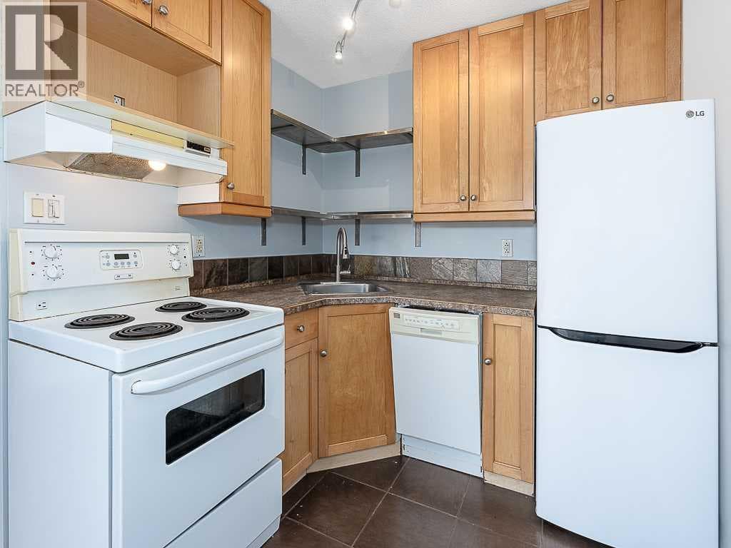 5, 4328 75 Street NW photo 5