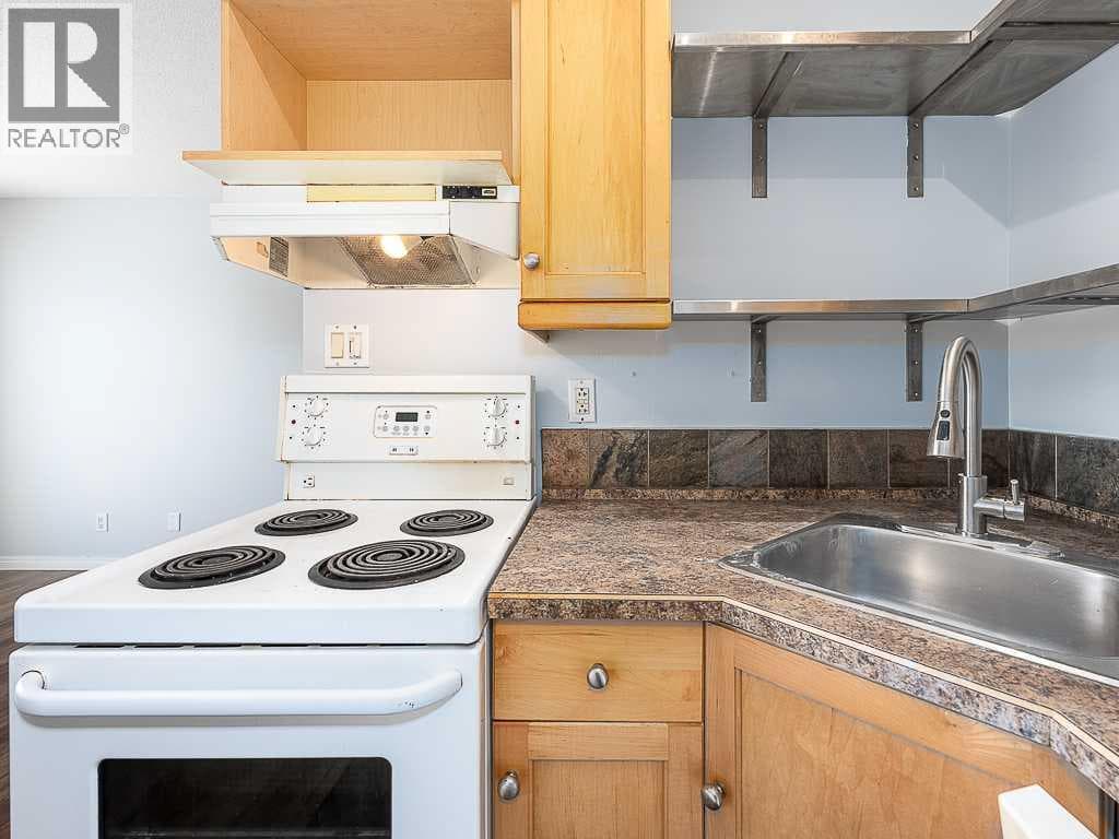 5, 4328 75 Street NW photo 6
