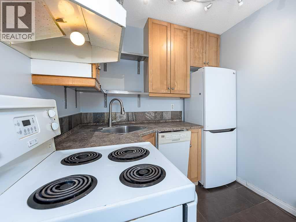 5, 4328 75 Street NW photo 7