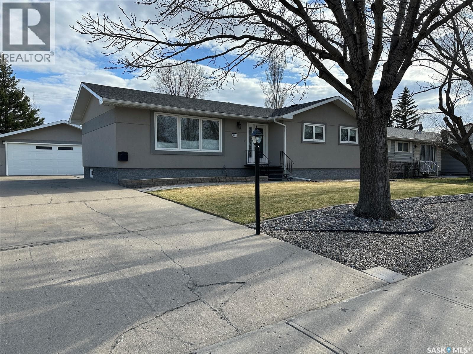 606 Staveley CRESCENT