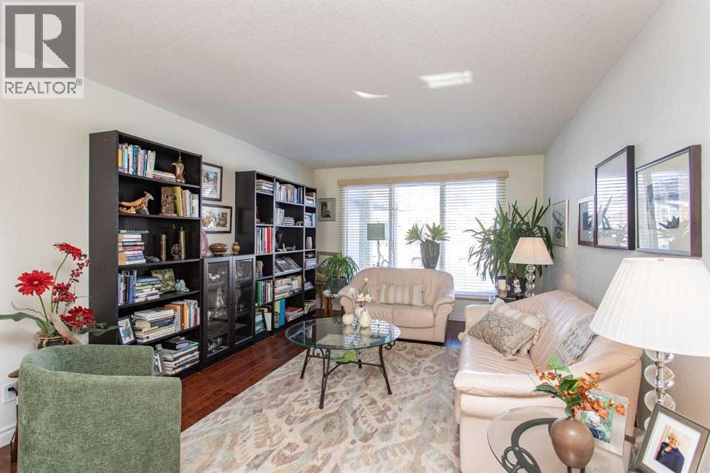 18 Mclevin Crescent photo 2