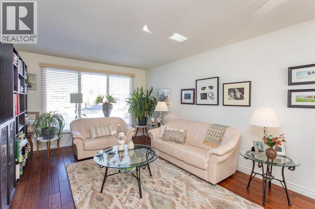 18 Mclevin Crescent photo 3