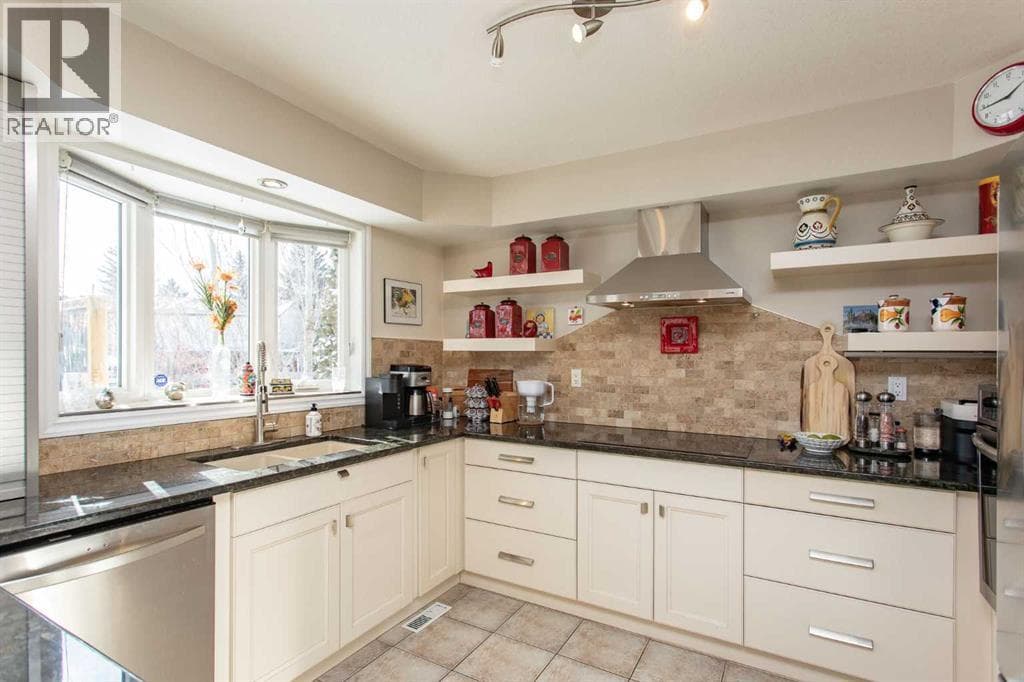 18 Mclevin Crescent photo 4
