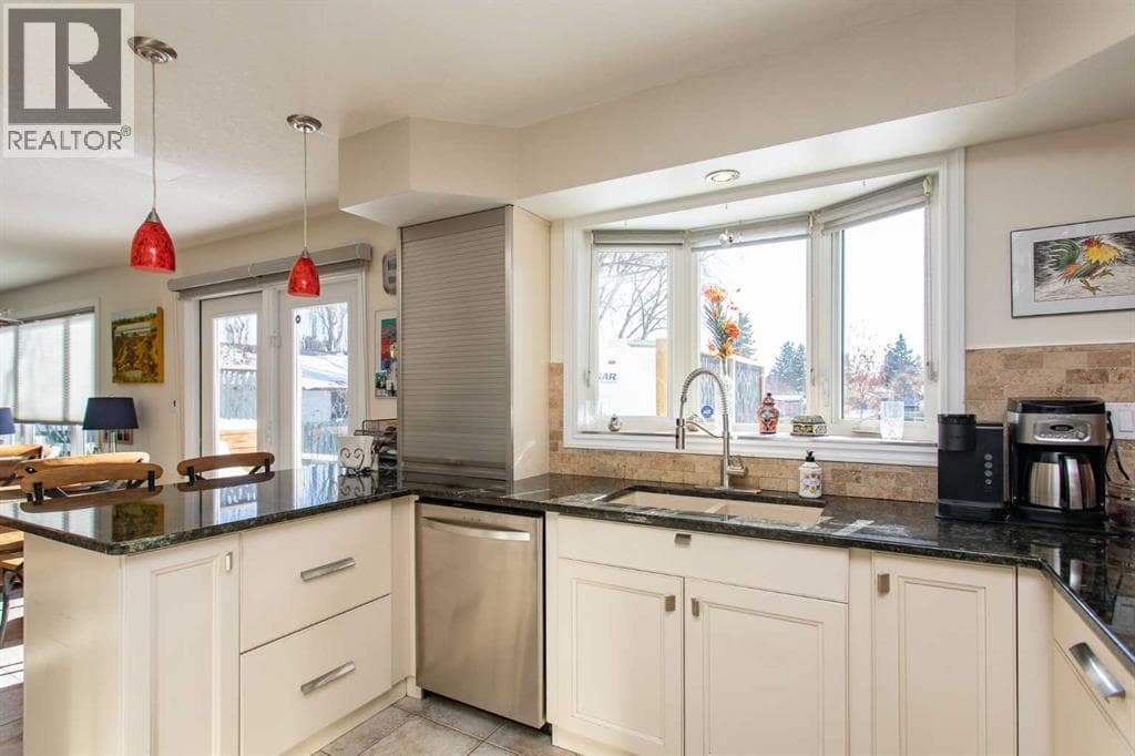 18 Mclevin Crescent photo 6
