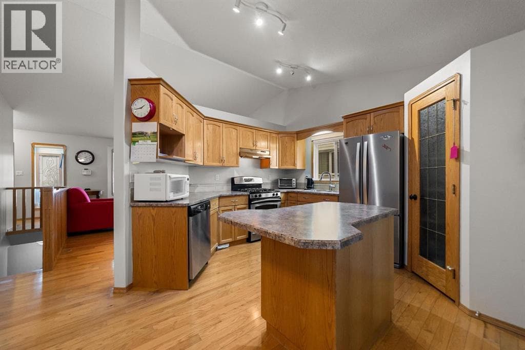 6308 30 Avenue photo 9