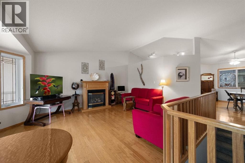 6308 30 Avenue photo 4